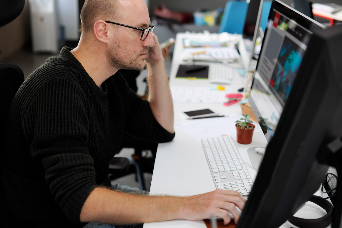 startup-business-people-working-in-office