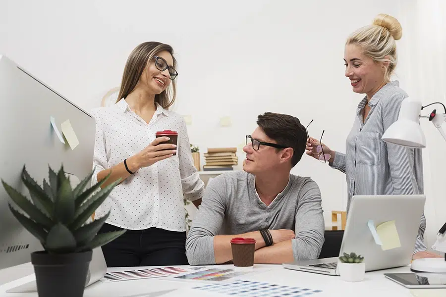smiling-women-talking-with-man-office